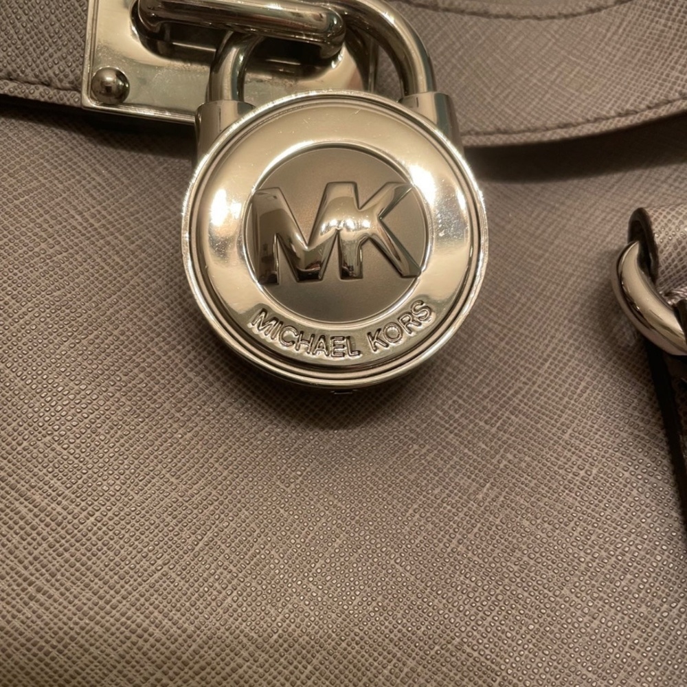 Michael Kors Purse- great condition! - Picture 3 of 6